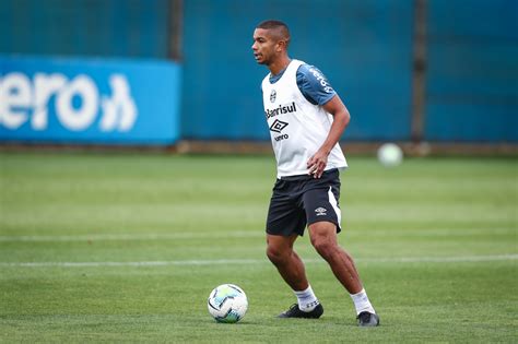 Grêmio inicia preparação para duelo decisivo contra o Santos pela