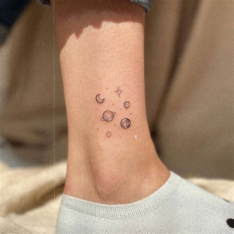 10 Minimalist Planet Tattoo Ideas And Their Hidden Meanings Bút Chì Xanh