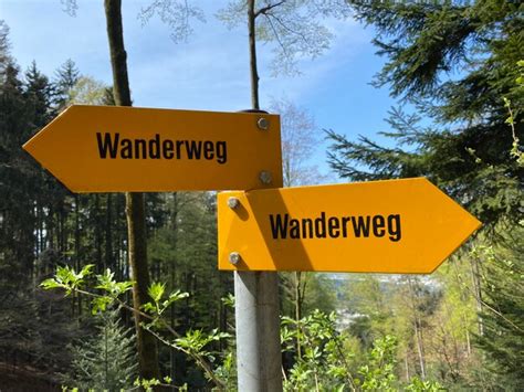 Premium Photo Hiking Sign