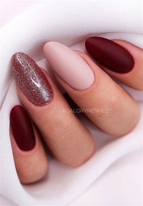 12 Pretty Ways To Wear Burgundy Nails This Autumn Burgundy Nails Glitter Nails Acrylic Nails