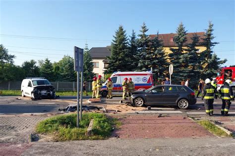 Czołowe zderzenie samochodów Policja apeluje o rozwagę