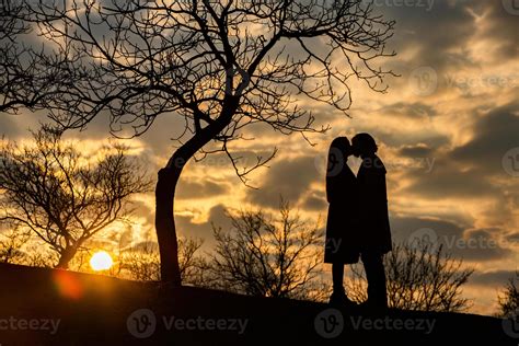 Silhouette Of Romantic Couple In Love Man And Women In Sunset Sky Romantic Of Relationships