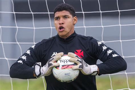 Goleiro Halls Minimiza Trope Os Do Vasco No Campeonato Carioca Gazeta