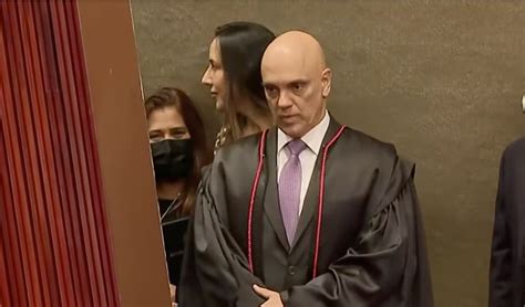 VÍDEO Alexandre de Moraes é aplaudido de pé na diplomação de Lula