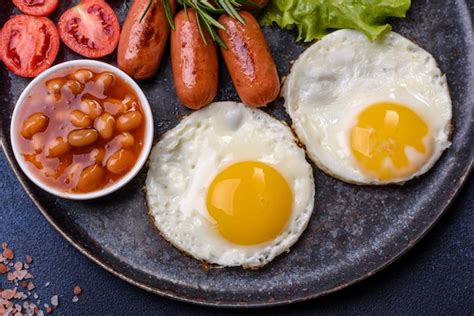 Caf Da Manh Ingl S Tradicional Ovos Torradas Salsichas Feij O