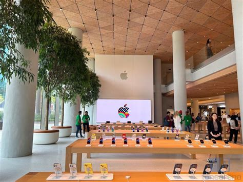 First Look At Apple BKC In Mumbai Indias First Apple Store