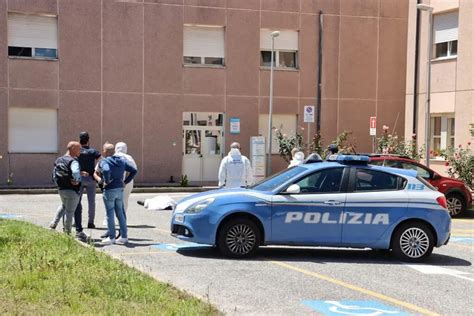 Macellaio Accoltella Un Ladro Il Malvivente Muore In Ospedale Poco