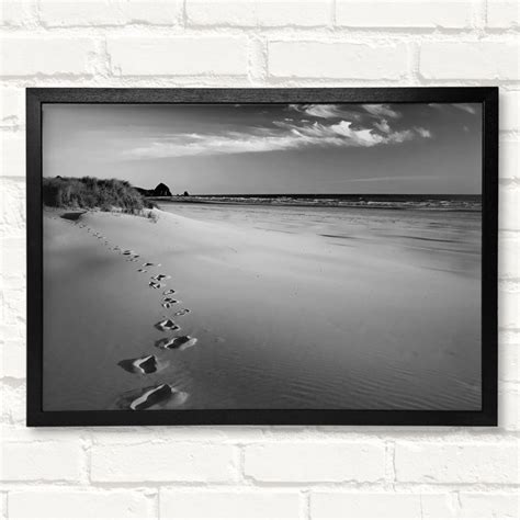 Haus Am Meer Gerahmter Fotodruck Footprints B N W Wayfair De