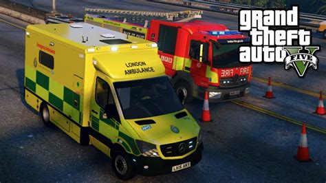 London Ambulance Saving Lives In Gta 5 Uk Rescue Mod Youtube