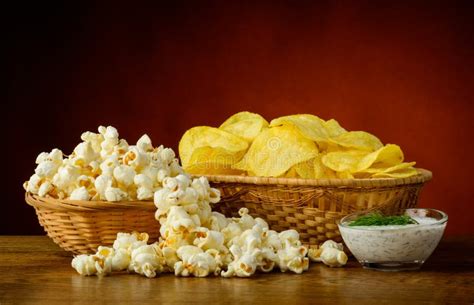 Chips En Popcorn Stock Foto Image Of Snacks Leven Popcorn 38082868