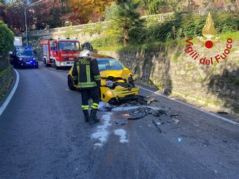 Violento Scontro Frontale Tra Auto Stamane A Dizzasco Strada Bloccata