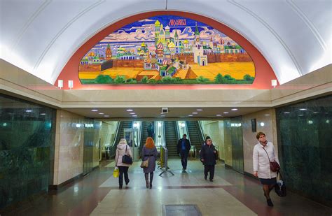 Moscow Metro Stations Ranging From Beautiful To Absolutely