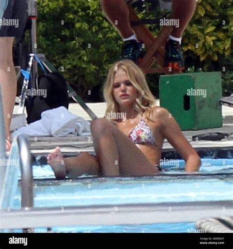 Hot Sexy Angelic Herald Bikini Pics