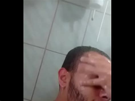 Maicon Küster dándose un baño desnudo y sensualizándose XVIDEOS