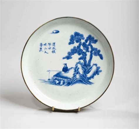 Coupe En Porcelaine D Cor En Bleu Sous Couverte D Un P Cheur Pr S D