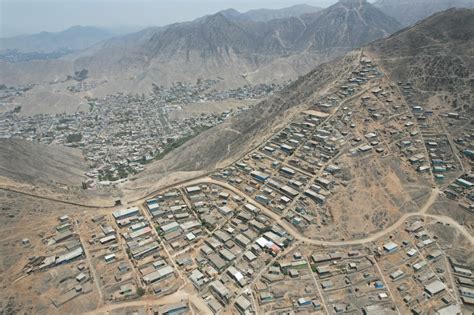 Muro de la vergüenza Así luce entre La Molina y Villa María del