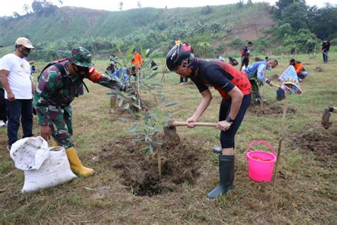 Ganjar Ajak Masyarakat Tanami Lahan Kritis Cegah Bencana Antara News