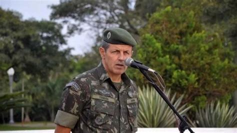 Comandante do Exército barra ex ajudante de ordens de Bolsonaro em