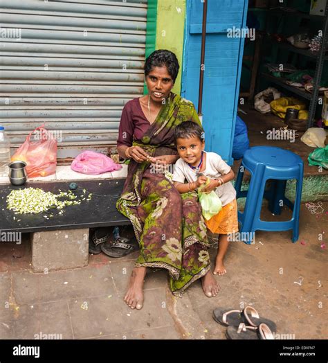 Barefoot child india hi-res stock photography and images - Alamy