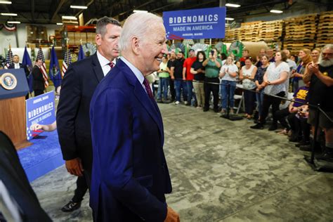 Biden wins Maine primary, AP says | PBS News