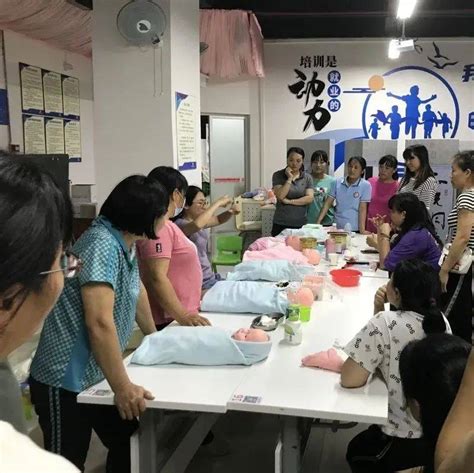 一技在手，就业无忧—— 市妇联开展妇女儿童公益服务育婴员培训活动始兴县实操婴幼儿