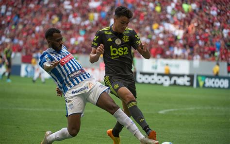 Reinier não esconde emoção após primeiro gol nos profissionais Muito