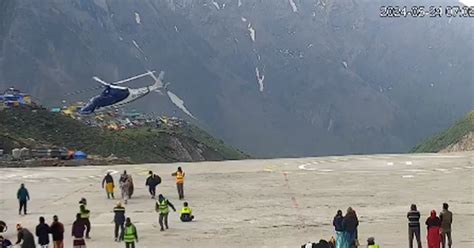 Helicopter Spinning Out Of Control Somehow Makes A Safe Landing Ebaum