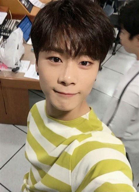 MoonBin #문빈 #아스트로 #ASTRO [Twitter ASTRO| @offclASTRO / Agency Twitter ...