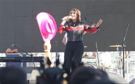 Marcha Gay Guadalajara Celebridades Llegan A La Glorieta De Las Y Los Desaparecidos Para