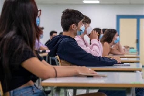 EE UU Alumnas Denuncian Al Distrito Escolar Por Obligarles A