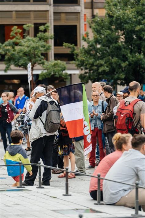 Bandera Francesa En La Protesta Contra La Ley De Macron Foto Editorial