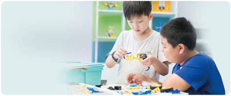 UBTECH UKIT EXPLORE - Programmable high level robot builder