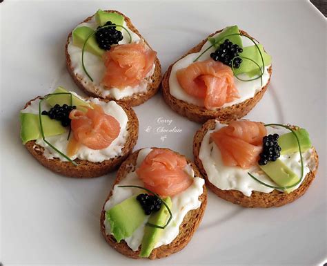 Canapes Con Salmon Y Aguacate