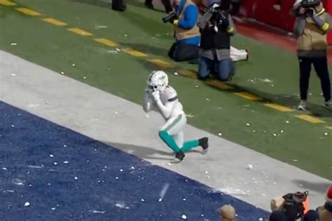 Mike Mcdaniel On Bills Fans Hurling Ice Balls In Dolphins Loss