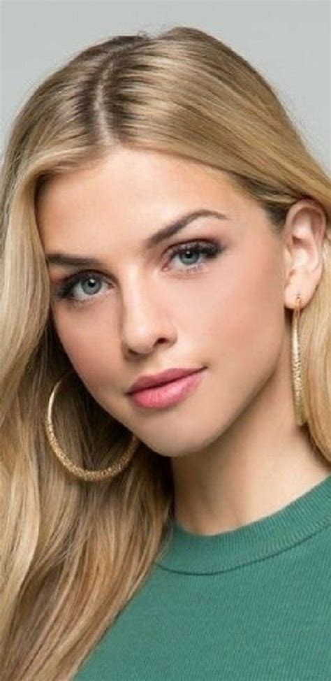 Marina Laswick Senior Portraits Beautiful Eyes Glamour Gallery