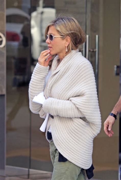 How To Wear A Cardigan Sweater Jennifer Aniston Photos And Cardigans