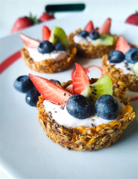 Cestini Di Granola Con Yogurt E Frutta