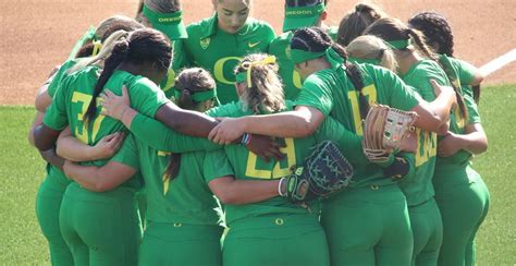 Oregon softball finalizes roster with addition of five players