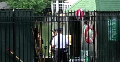 Police 2 Men Rob Worker At Boat Rental Stand In Central Park Cbs New York