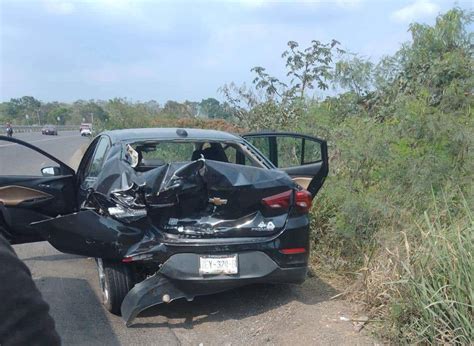 Ocho heridos tras choque en Sayula familia porteña regresaba de