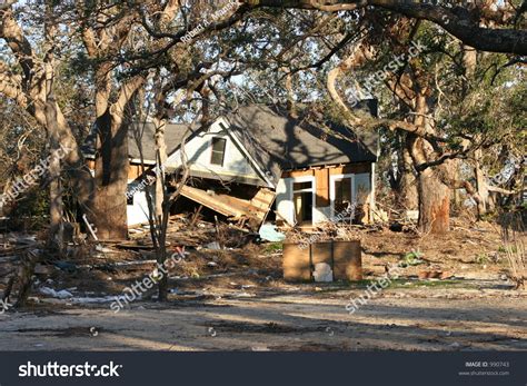 Hurricane Katrina Damage Home Stock Photo 990743 - Shutterstock