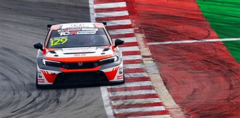 Abandono De Girolami En La Da Carrera Del Tcr World Tour En Portim O