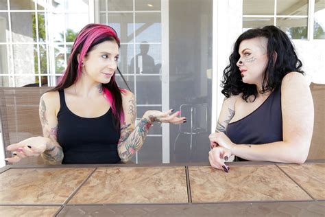 Emo Sexy Brunette Milf XXX Dessert Picture