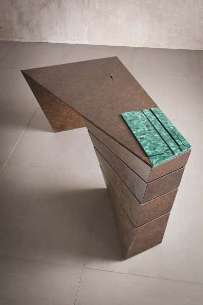 Torque desk – креативный стол от британских дизайнеров