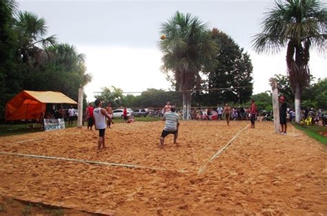 Torneio de Vôlei de Areia na quadra da Flutuante em Porto dos Gaúchos