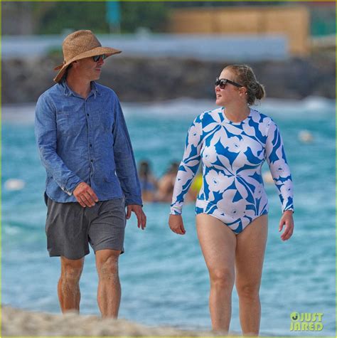 Photo Amy Schumer At The Beach 03 Photo 4876354 Just Jared