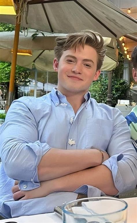 Pin By Aliisa On Pikatallennukset Hot Actors Hot British Men Actors