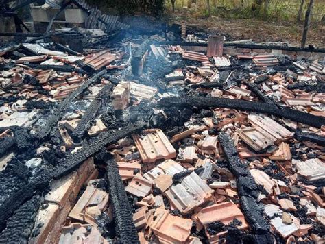 Idoso Que Morreu Carbonizado Em Inc Ndio Tinha Anos Interior