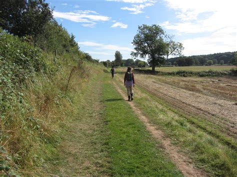 Walking On The Severn Way By Sheepcote © Colin Park Cc By Sa20