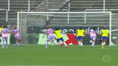 Aos 40 min do 2º tempo gol de pênalti de Jun Endo do Japão contra o